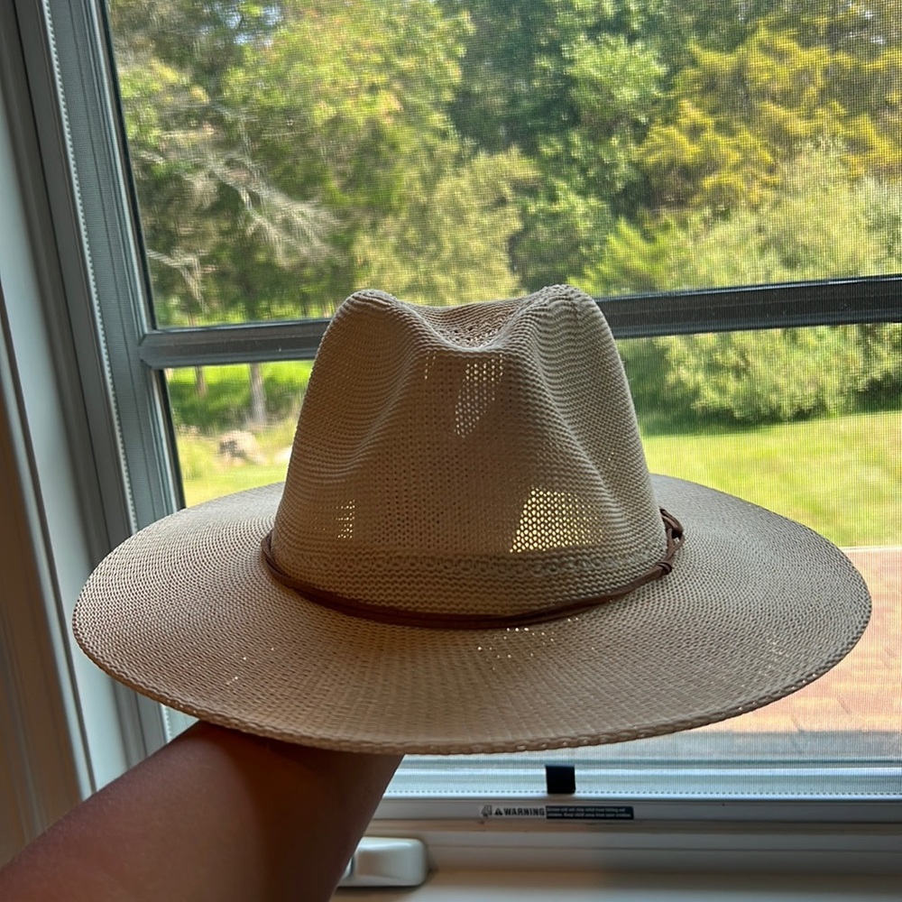 Never worn adorable hat!!